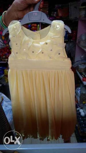 Girl's Yellow Crewneck Sleeveless Pleated Dress
