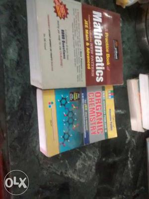 IIT jee book for maths and chemistry at 40% of