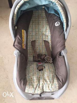 Infant car seat (bought in US) excellent condition