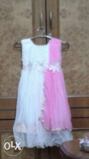 Pink and white gown 26 size 5 Sal ke bache ke liye