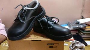 Safety shoe injection moulded,
