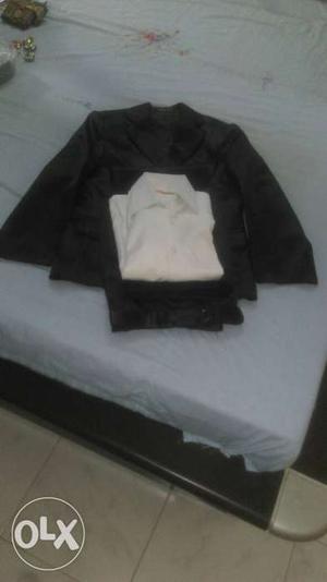 Suit for boys age  years very good condition
