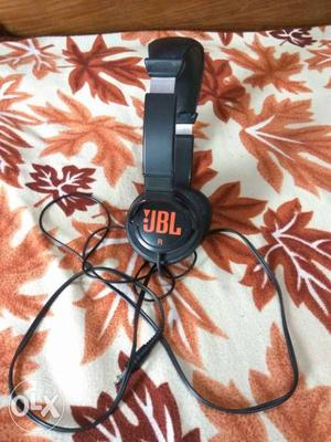 Black JBL Corded Full-sized Headphones