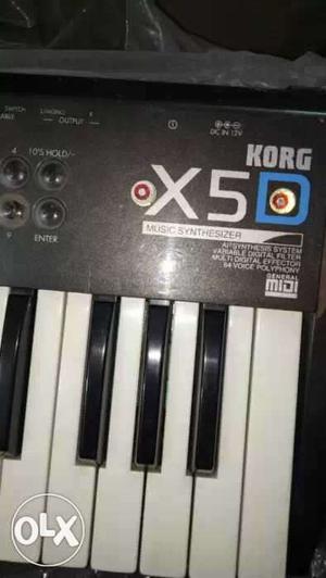 Black Korg X5 Electric Keyboard