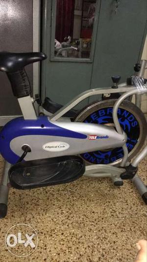Compact stationary exercise cycle for all age