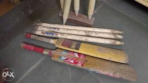 Cricket set (2 bats, 1 stumb stand, 7 stumps - 4