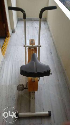 Fitness equipment in cool condition for sale