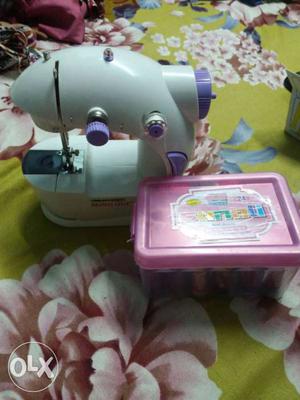 White And Purple Singer Electric Sewing Machine