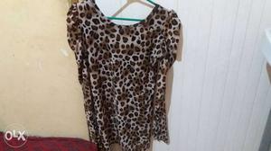 Cheetah print tee top in vry cheap rate Hurry up