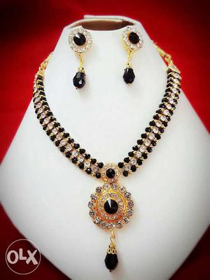 Gold With Onyx Necklace Matching With Earrings Set