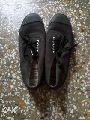 School black shoe for  yrs old