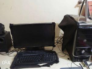 A Dell desktop with speakers in perfect working