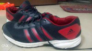 An Adidas Adisonic sports shoes for sell size 9