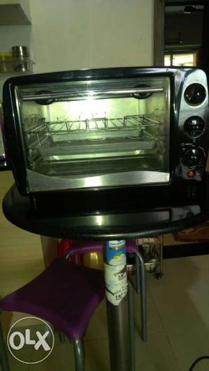 Black And Stainless Steel Toaster Oven