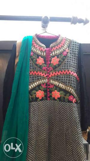 Designer suit with entrique embroidery with