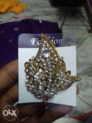 Diamond Embellished Gold Leaf Themed Earring