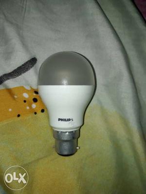 Geninue Brand New Philips 9w Led bulb 10 pcs Market Price