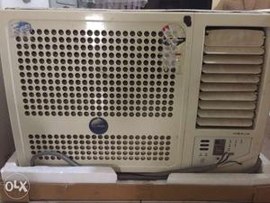 Llyod 1.5 ton ac with remote in working condition