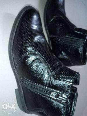 Pair Of Black Patent Leather Side-zip Booties best for 3-5