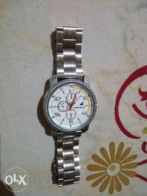 Round Silver Fastrack Chronograph Watch With Silver Link