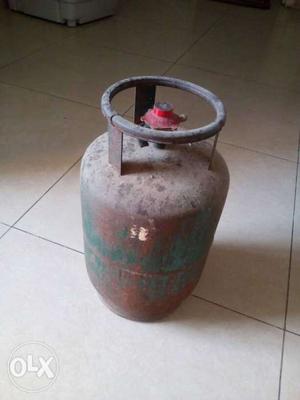 Small LPG cylinder with regulator