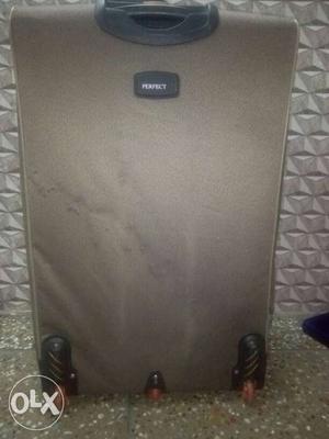 32 inch size suit case 2 month old only use only