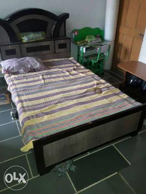 4×6 feet bed with storage like new
