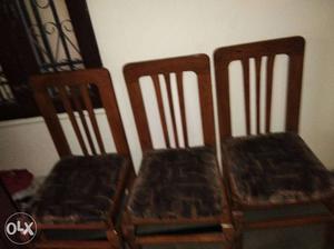 Excellent condition 6 wooden chairs with cushion