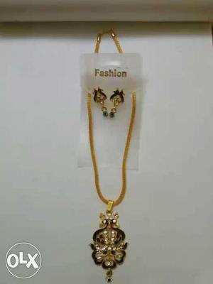 Gold plated pendent with chain and beautiful