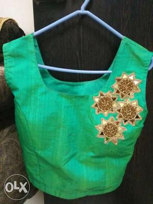 Green Choli with Long Skirt wants to sell only 1