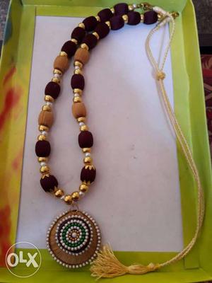 Hand made silk Thread necklace brand new and rate