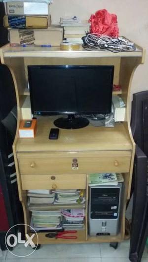LED Monitor & PC Trolley only on SELL