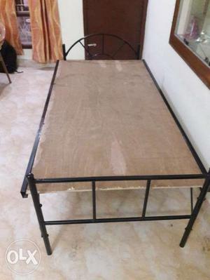 Length 6 Feet and Breadth 2.5 Feet Bed for sell