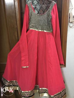 Only anarkali kurti..long lenth..in good condition