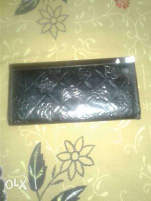 Pure Black lader vallet good condition