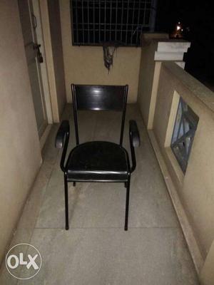 Surpb metal chair good condition for sale