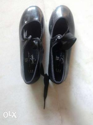 Tap dance shoes. Bought in USA. For small girls,