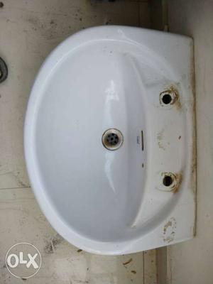 Washbasin for sale in very good condition