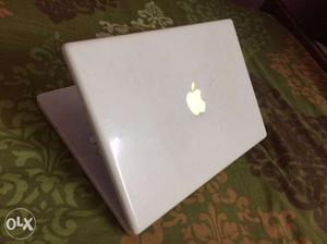 Apple Macbook without any Scratch