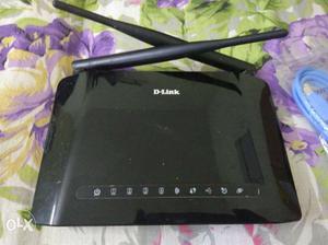 Black wireless D-link DSL-U router.