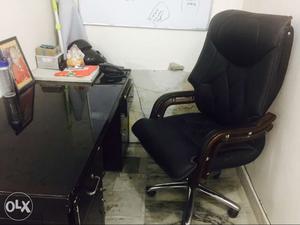 Brand new Office Boss Chair and Table