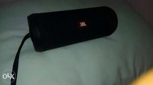 JBL FILP3, 4MONTH OLD. I need cash thats y..I selling this