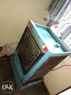 Medium size cooler in a running condition for sale in saket