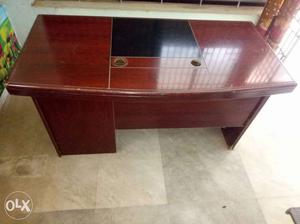 Office table in good condition