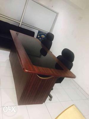 Office table very good condition