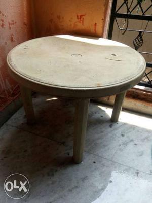 Round Plastic Table for Urgent clearance