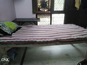 Wooden bed & mattress size 3×6 alpha II greater noida