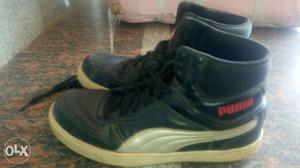 It s a black puma snikers nt evn used 5 times
