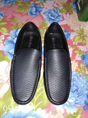 Men 8 no indian size black leather loafer shoes.