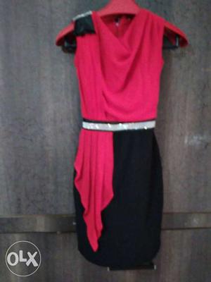 Red And Black Sleeveless Fabric Dress